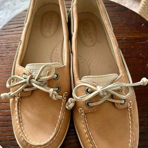 Size 7.5 Sperry Boat shoes